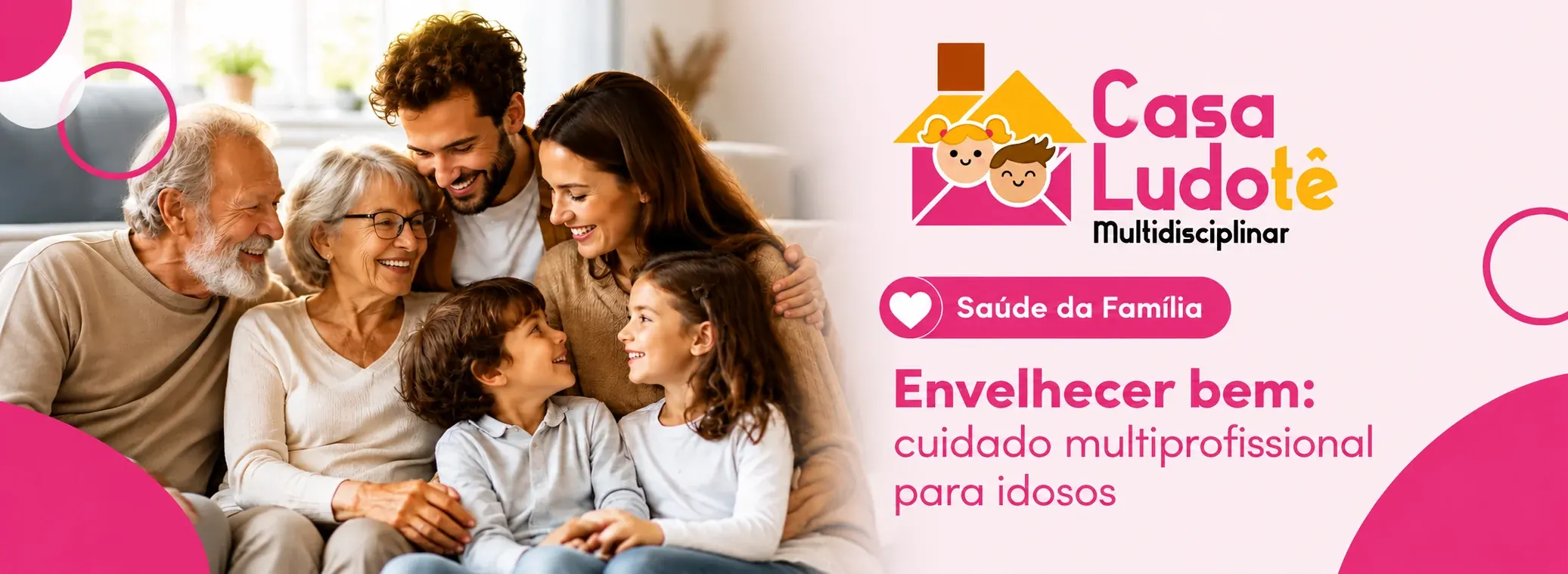Família reunida com avós, pais e crianças em momento de afeto e cuidado